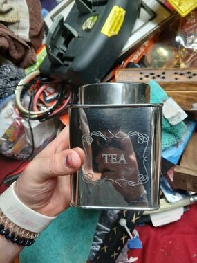 vintage Lincoln BeautyWare tea canister, 4.5"